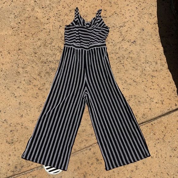Girls black and white jumpsuit! - Picture 2 of 2